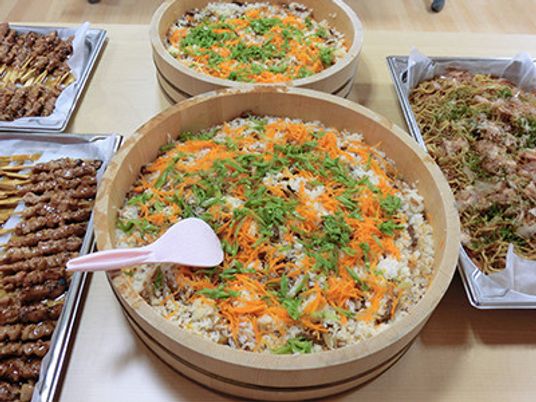 料理が並ぶテーブル