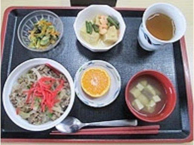 栄養満点の和食定食 食事 バランスの取れた和食定食で、日々の健康をサポートします。お食事は楽しい時間を提供いたします。