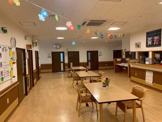 開放感あるラウンジ