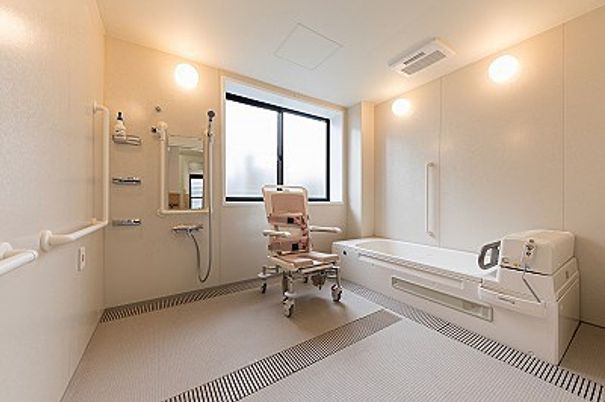 快適な設備の浴室