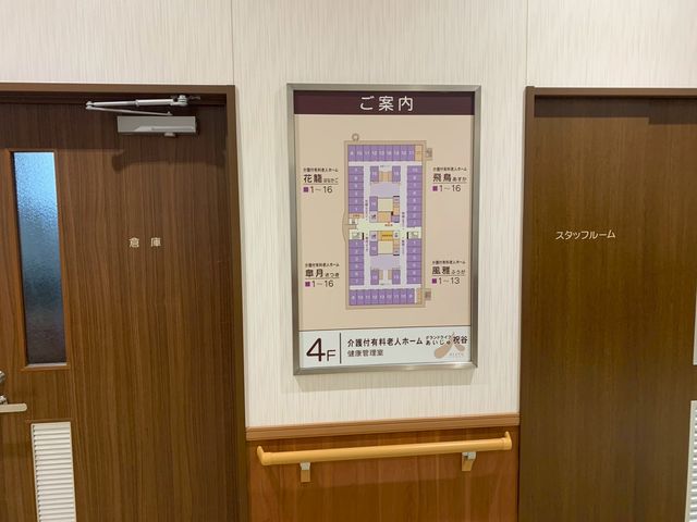 案内板がある廊下 廊下 各施設の位置を示した案内板があり、施設内の移動をサポートします。分かりやすい設計です。