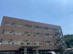 自然に囲まれた建物外観