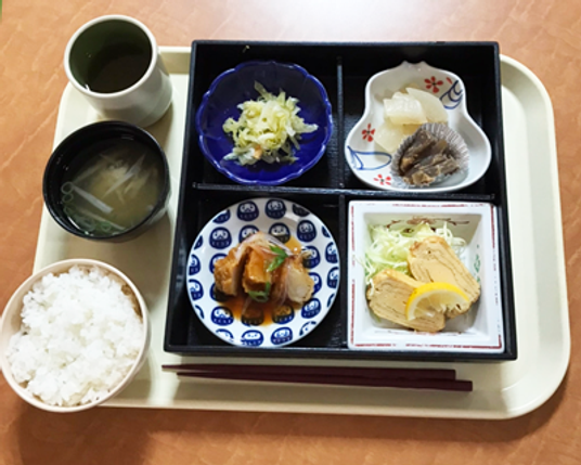 和食の盛り付け皿