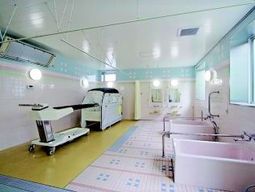 清潔感ある明るい浴室