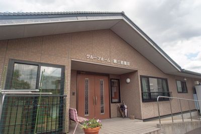 温かみのある施設のエントランス