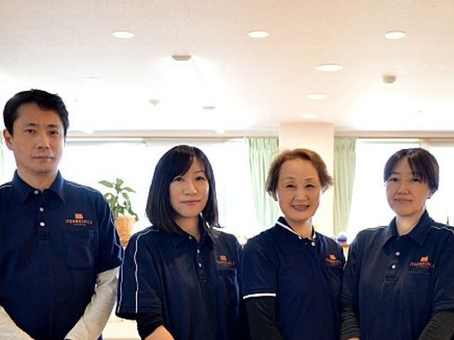 スタッフの笑顔 スタッフイメージ 温かい雰囲気の中、スタッフが活躍しています。一緒に働く仲間を募集中です。