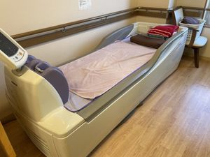 機能訓練用ベッドがある室内  