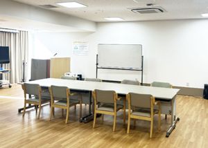 研修用テーブルの部屋
