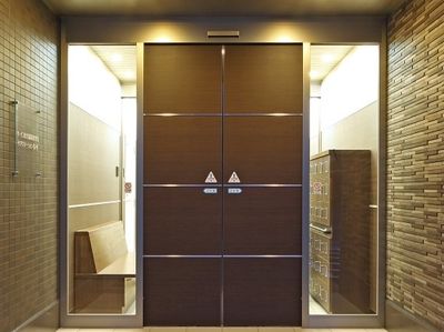 エレベーター前の通路