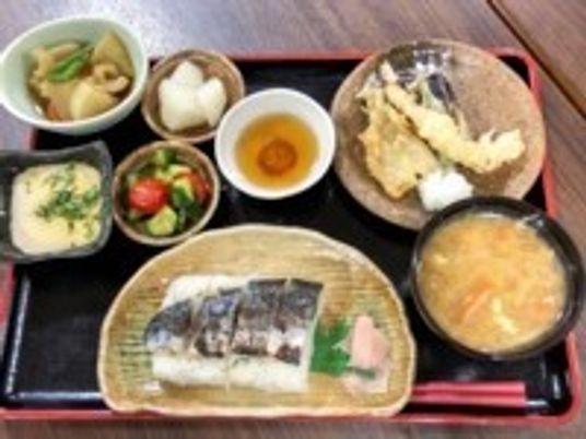 色とりどりの和食膳