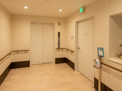 廊下とエレベーターホール