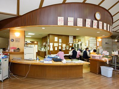 円形カウンターのあるスペース