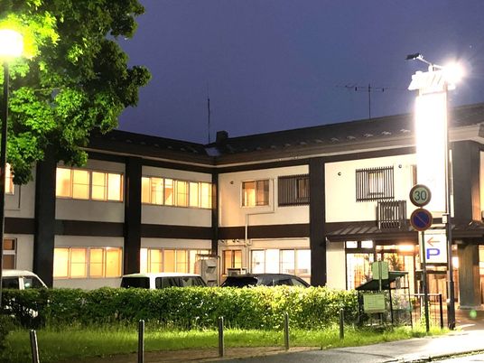 夜の建物外観  