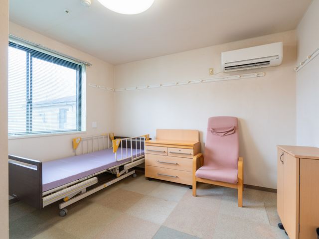 快適な居住空間 居室 自然光が入る居室はシンプルで明るく、リラックスできる空間が広がっています。