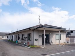 小さな平屋の建物