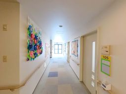 温かい雰囲気の廊下