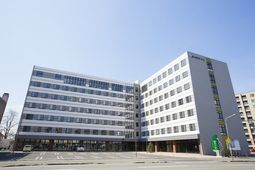 モダンな建物の外観