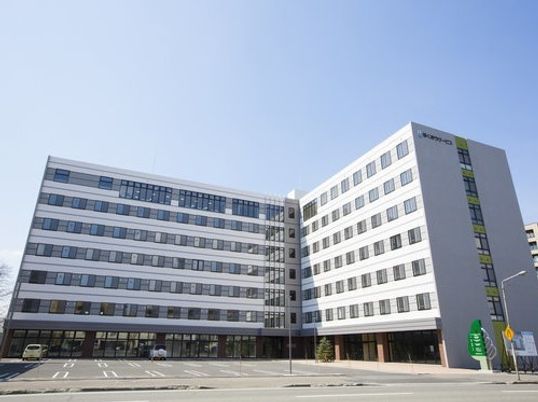 モダンな建物の外観