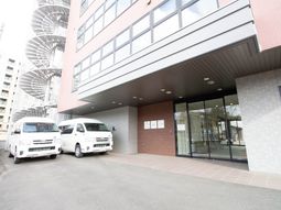 入口付近のモダンな構造