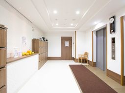 明るい廊下の風景