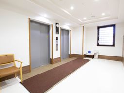 清潔な廊下とエレベーター