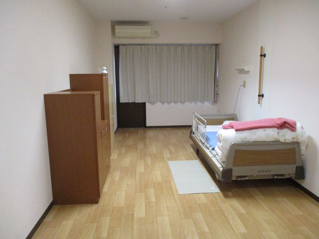 整った居室 居室 落ち着いた雰囲気の居室の世話を通じて、利用者の方々に寄り添った支援ができます。