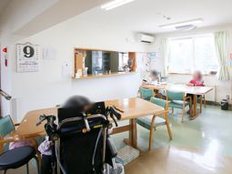 採光豊かなダイニング