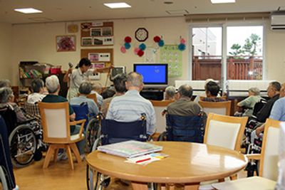 広々としたラウンジ