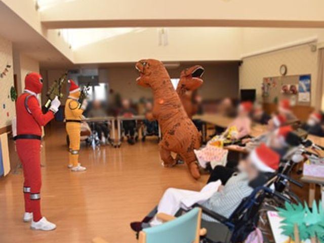 交流行事の場 多目的室 居住者同士の交流イベントが行われ、活気ある雰囲気です。楽しいひとときを過ごせます。