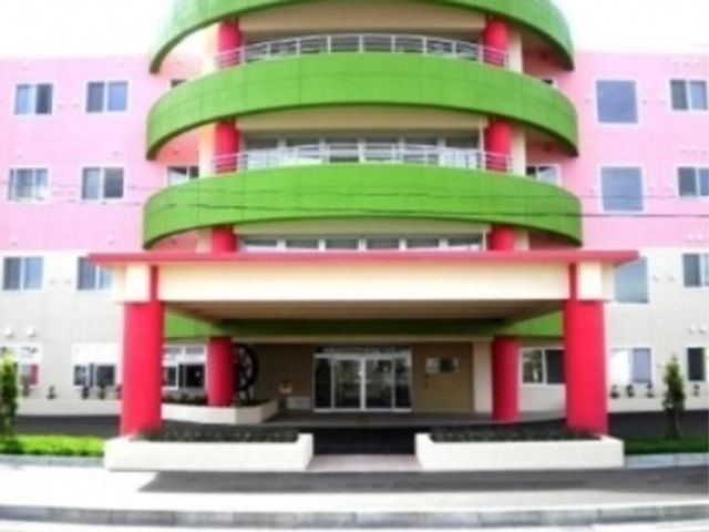 カラフルな建物のエントランス