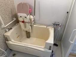 機能的な浴槽の浴室