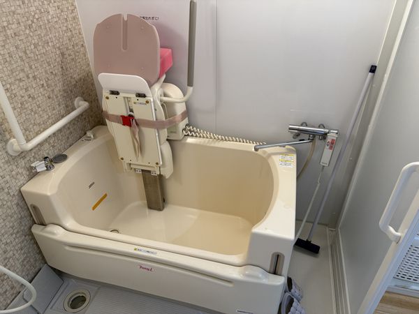 機能的な浴槽の浴室