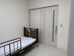 ベッドのある居室