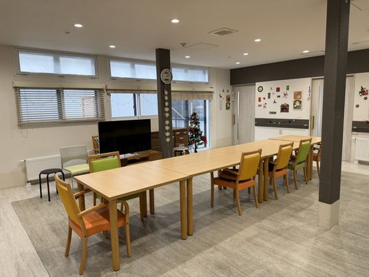 明るい室内のテーブル
