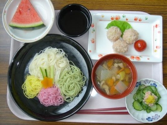 彩り豊かな食事セット
