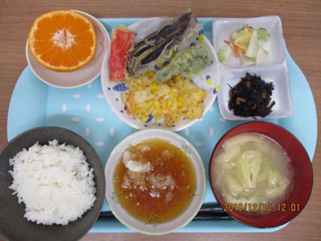 和食のランチセット 料理 季節の素材を活かした彩り豊かな和食のランチセットです。栄養バランスが考慮されています。