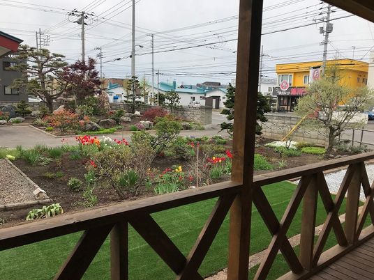 中庭と花壇の庭  