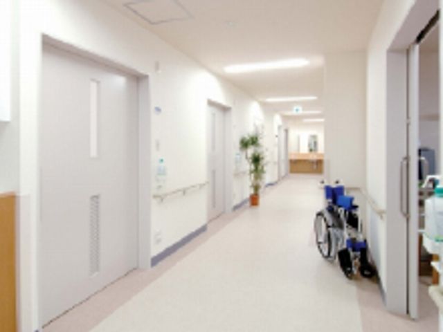 明るい廊下 廊下 広々とした明るい廊下は、快適な移動をサポートします。段差がなく安心して歩けます。