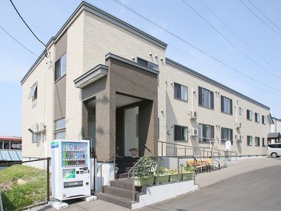 建物の明るい外観