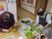 野菜の準備をする人々