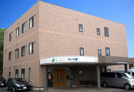 レンガ造りの建物外観  