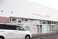 車のある施設外観