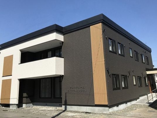 新しい建物の外観