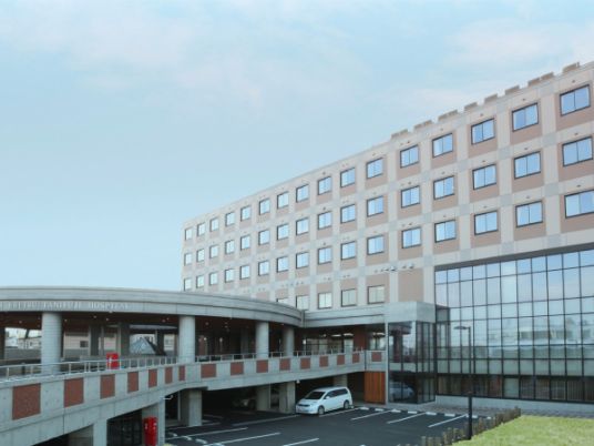 落ち着いた外観の建物