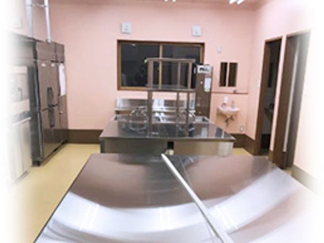 設備の整ったキッチン キッチン 清潔感のある広々としたキッチンです。複数人での調理がしやすくなっています。