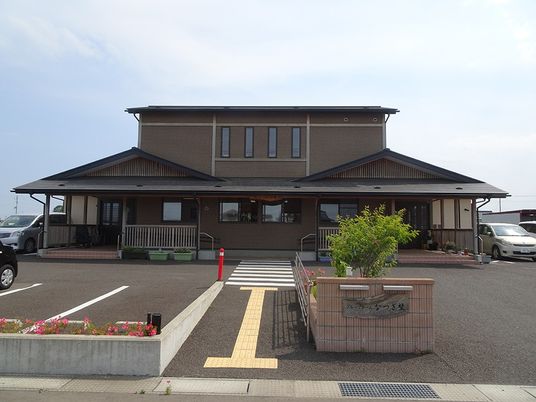 平屋風の建物外観  