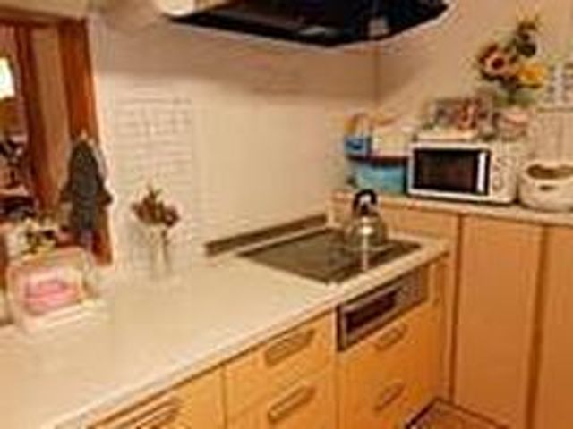 調理設備が整ったキッチン キッチン 使いやすく整理されたキッチンで、快適な調理環境が整っています。収納も充実して作業が効率的です。