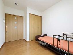 落ち着いた色合いの居室