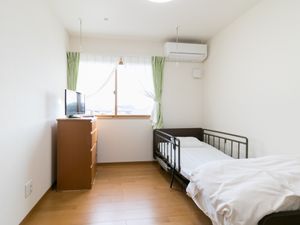 明るい単身居室の一例