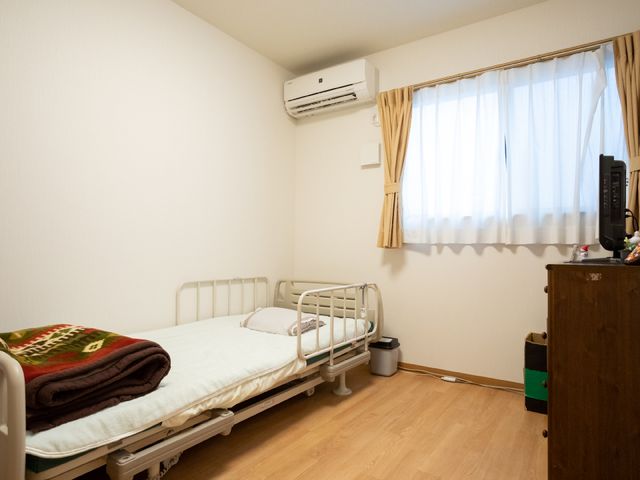 手入れされた居室 居室 清潔で整えられた居室の環境を保つお仕事に、こだわりのある方を求めています。